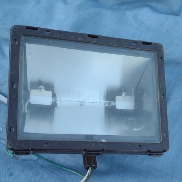 Black Outdoor Flood Light Waterproof NWOT - Picture 1 of 3